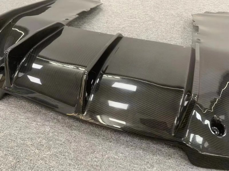 High Quality Fast Delivery Whole Sale Price Dry Carbon Fiber RYF Rear Diffuser Body Kits for  720S